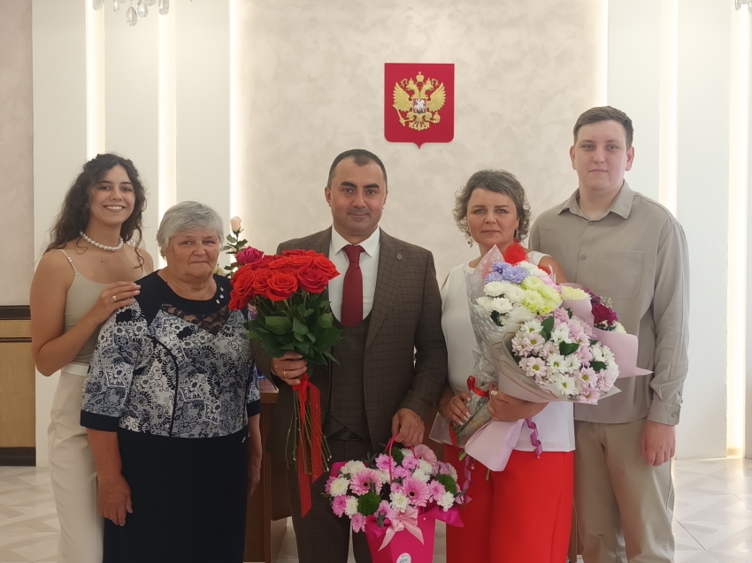 Серебряные мгновения: семья Алиевых из Забайкалья отметила юбилей семейной жизни